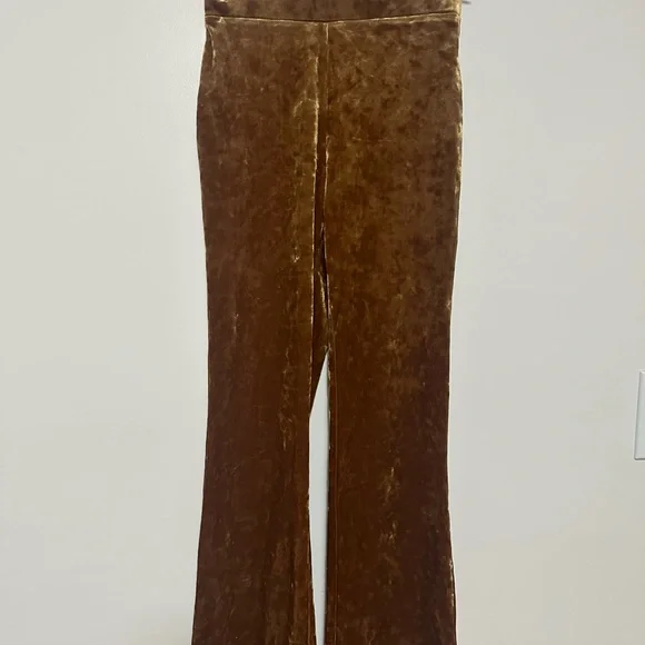 NWT Urban Outfitters Gold Velvet Flare Pants XS - Picture 2 of 5